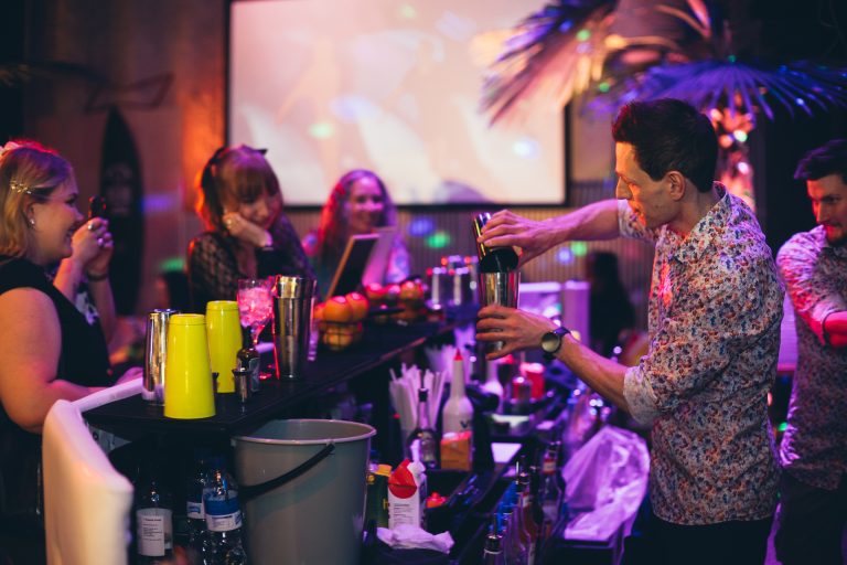 Cocktails & Dreams Disco Surf House Helsingissä