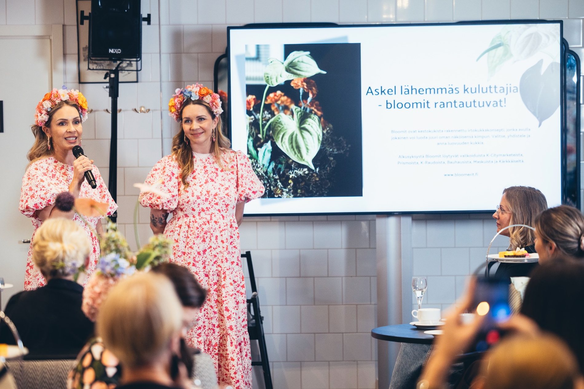 Bloom Decon Edith ja Johanna Mantila puhumassa kestokukista Habitaren vaikuttajatapahtumassa